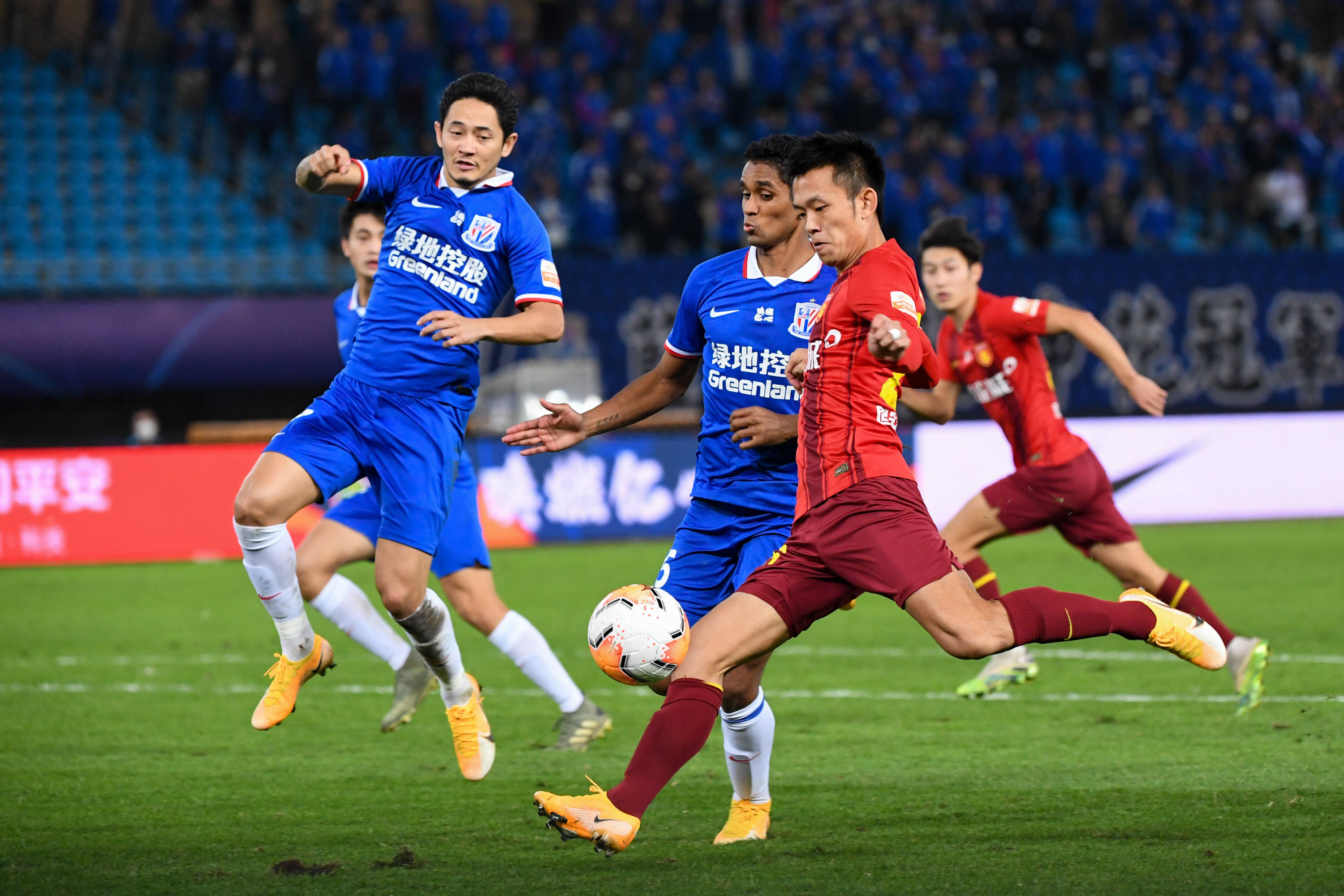 开云体育-包含河北华夏幸福大胜深圳佳兆业，中超表现引人注目的词条