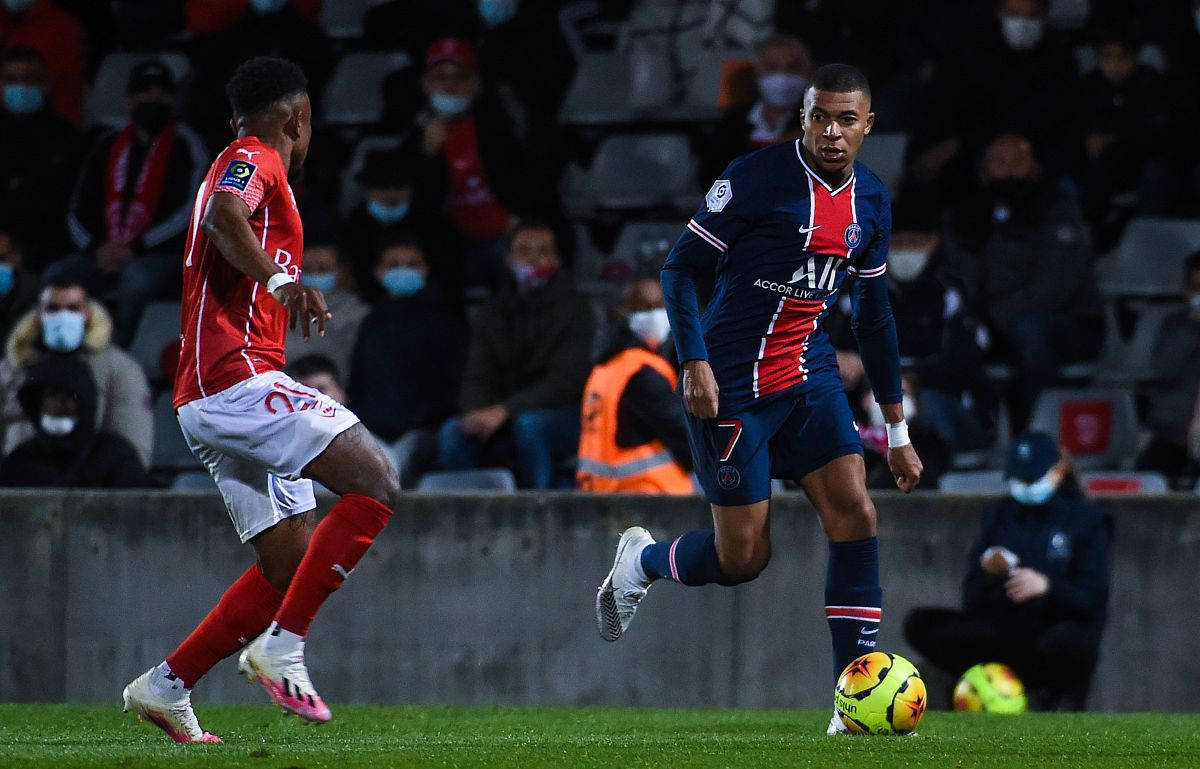 开云APP-尼姆客场击败南特，取得关键三分