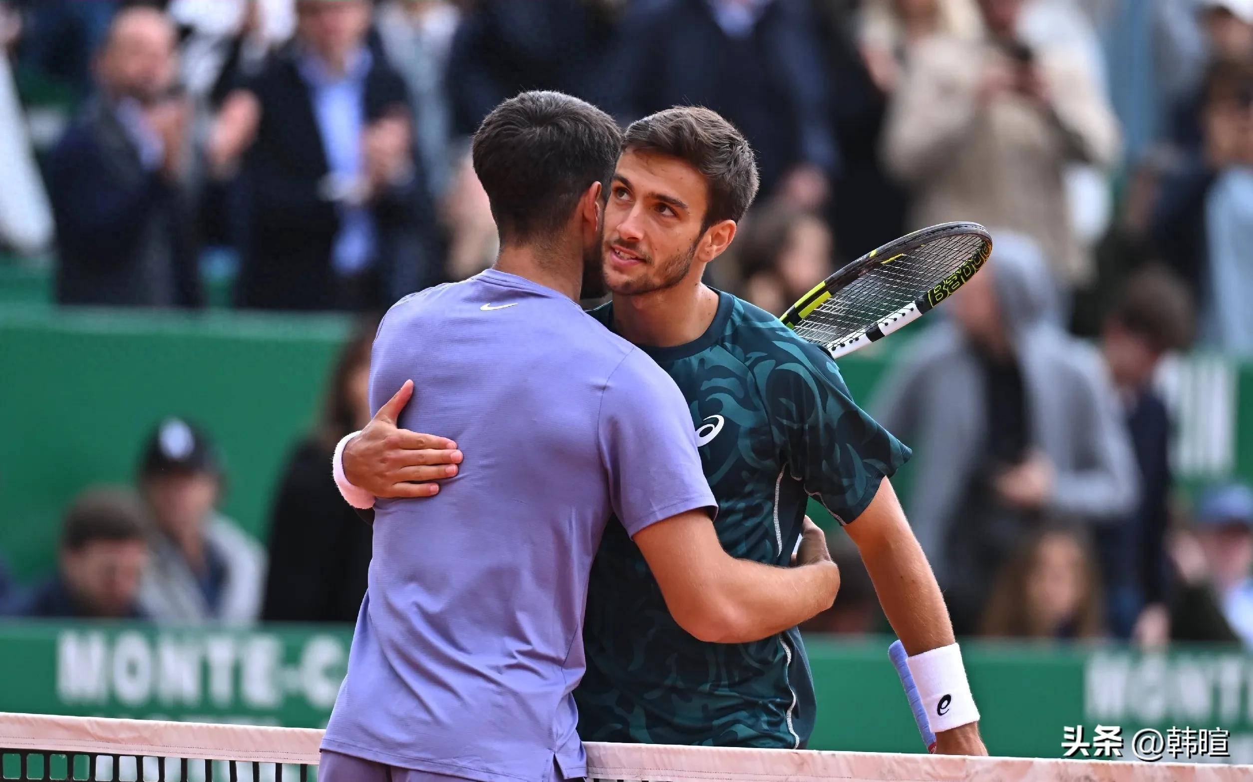 开云体育官网-苦尽甘来！比赛中球员们历经艰难逆转取得胜利的简单介绍