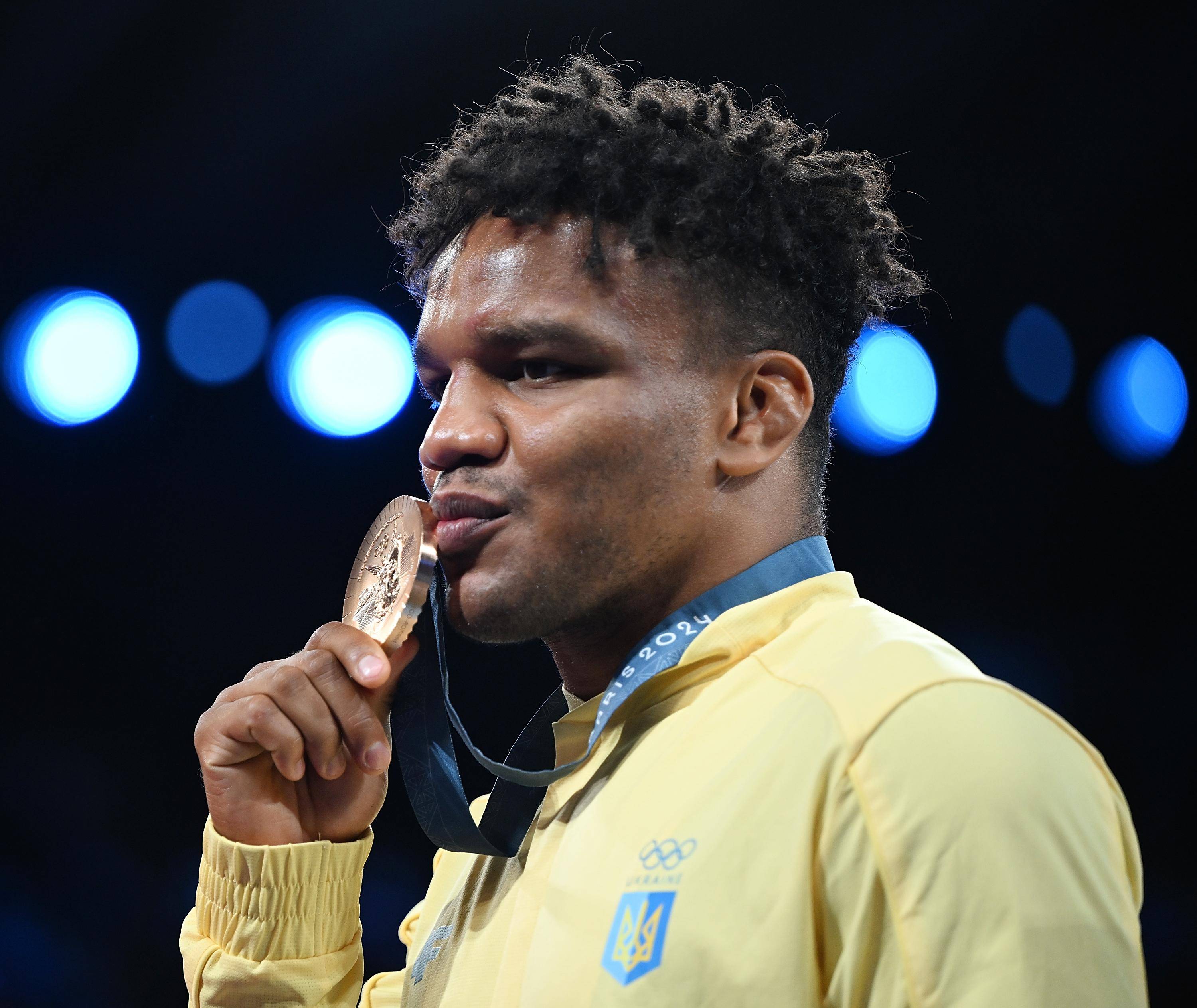 开云体育中国-法国男子摔跤选手实力抢眼斩获冠军