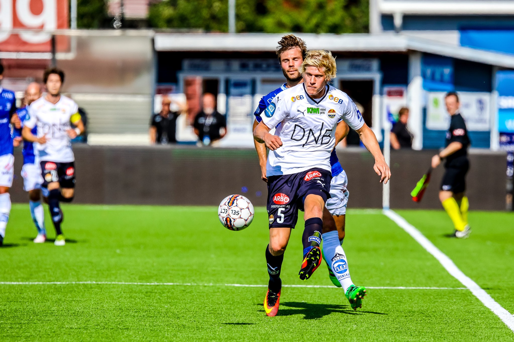 开云下载-利勒斯特主场告捷，荷甲联赛掀起热潮