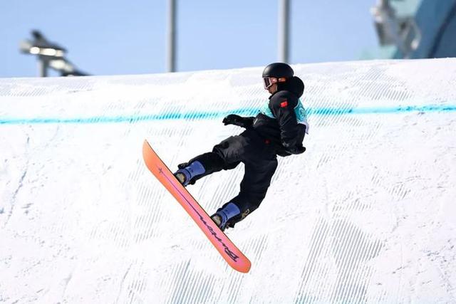 开云下载-瑞士奥运滑雪运动员勇夺奖牌，创造佳绩