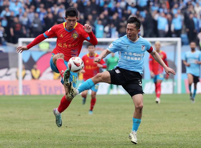 开云体育平台APP-精彩比赛中球队依靠团队合作获得胜利