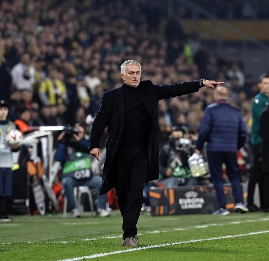 开云体育APP下载-穆里尼奥战队惨败，无缘欧冠晋级