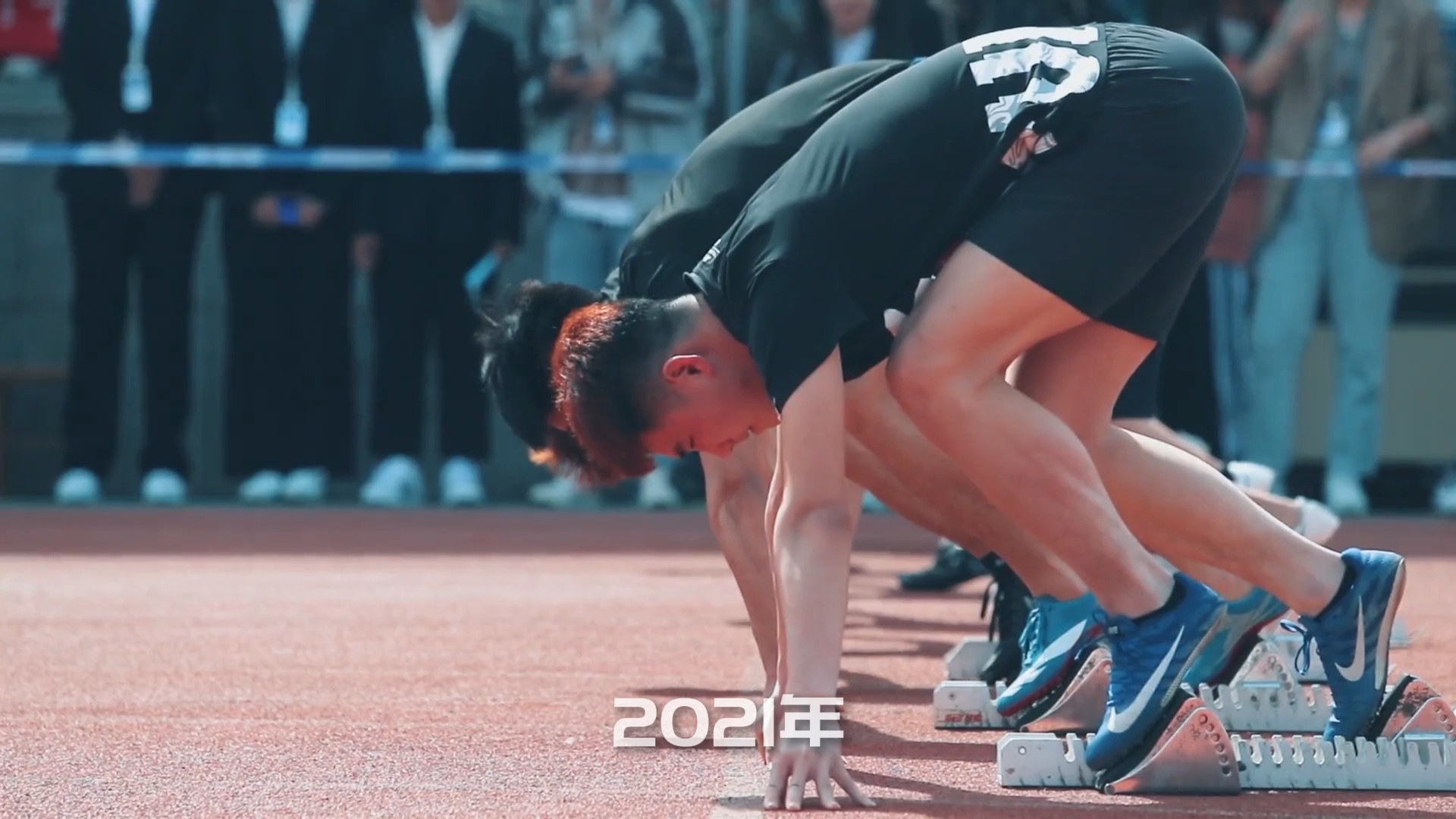 开云体育-运动员们在比赛中锐意进取，向着目标前行