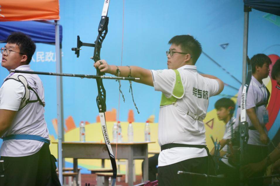 开云体育中国-加拿大射箭选手迅速爬升，稳坐前排