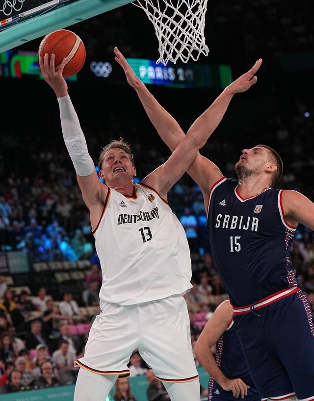 开云APP-德国篮球联赛决赛胜负难料抢夺激烈启幕