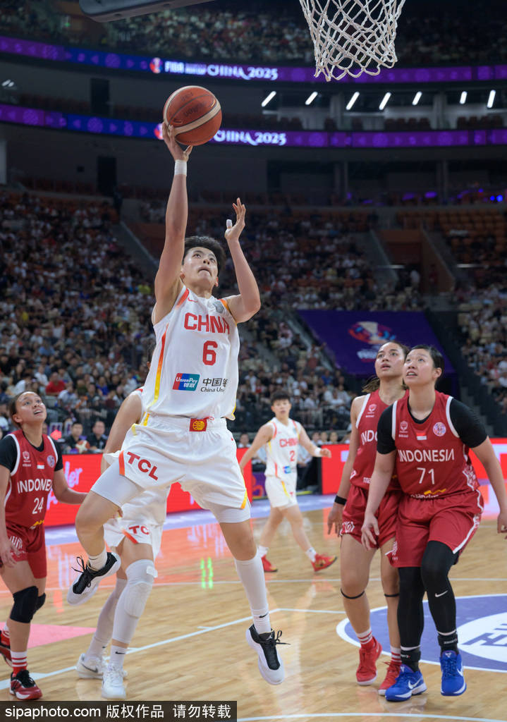 开云体育-世界篮球赛事掀起高潮，擂台争夺激烈异常！