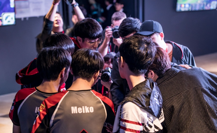 开云体育中国-FNC险胜KT，Meiko完成史诗逆转峡谷大战入围赛，点燃全场激情的简单介绍