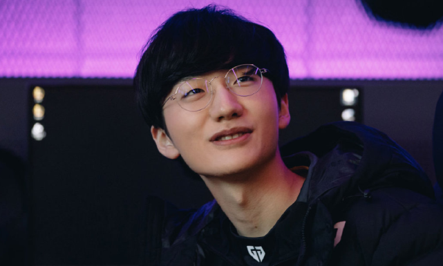 开云体育平台APP-FPX鏖战DK，Peanut线上压制力十足宿命之战半决赛，点燃全场激情