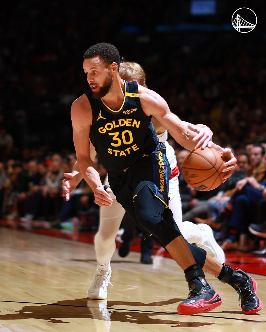 开云体育app-猛龙队成功留住核心球员，将继续争夺总冠军