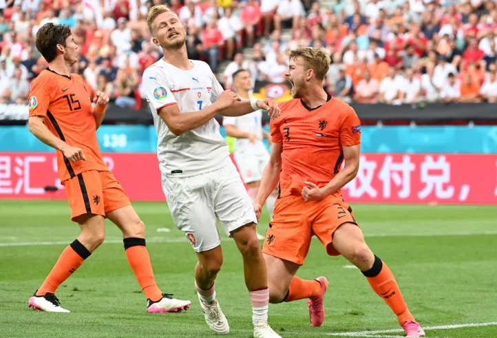 开云体育登录-欧洲杯球队黄牌红牌统计