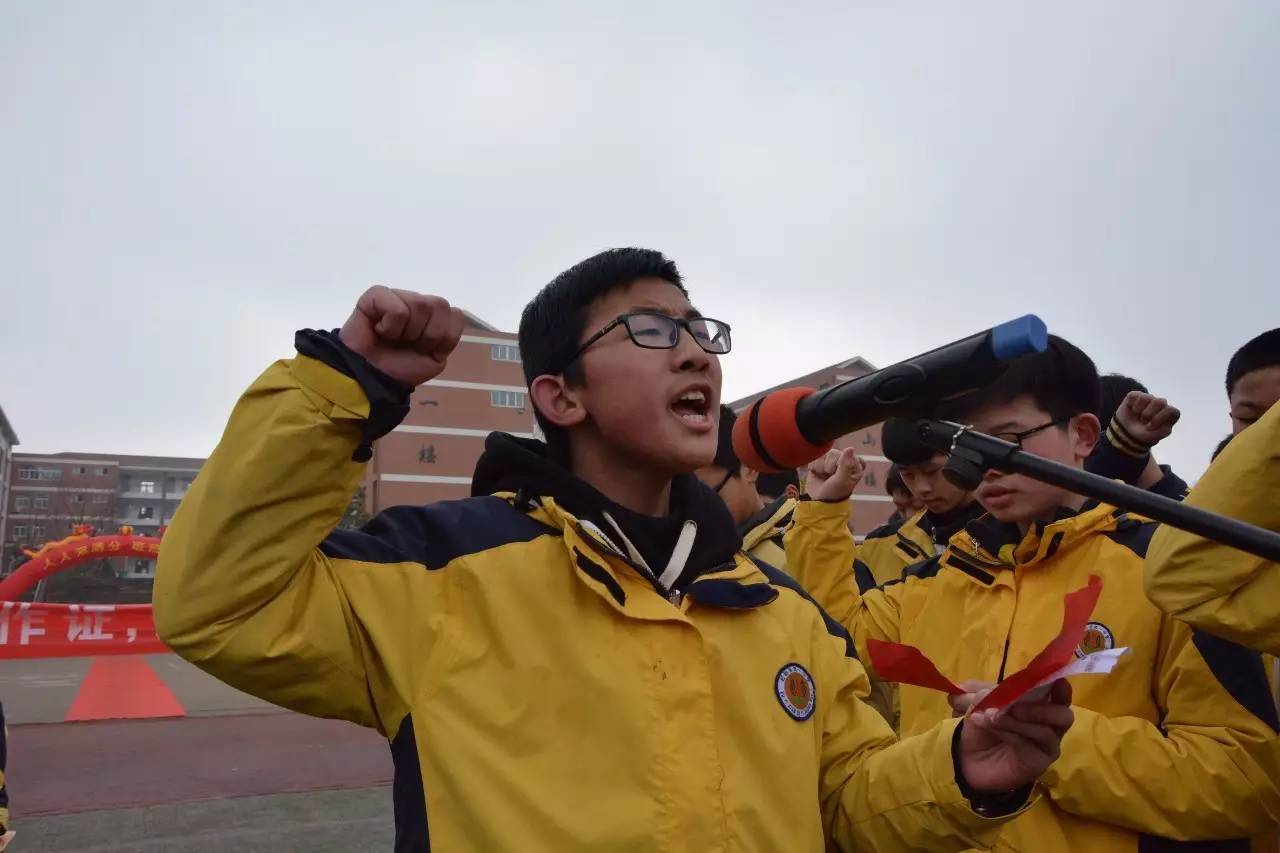 开云体育入口-球队团结奋战，赛场争分夺秒历经拼杀的简单介绍