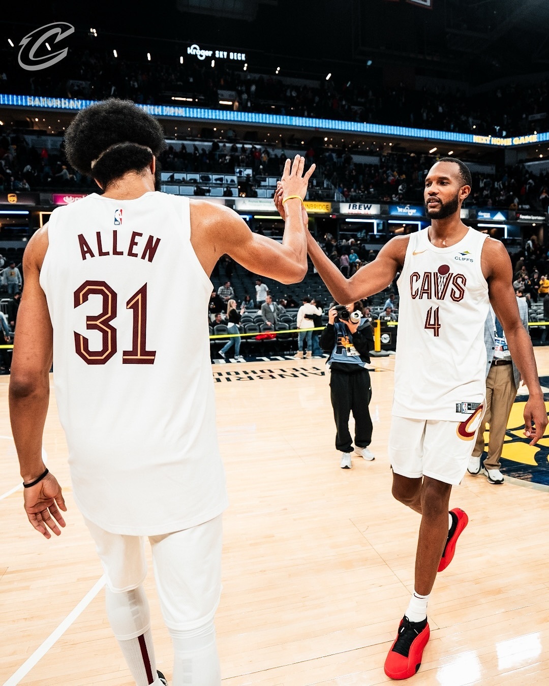 开云体育官网-骑士队主场横扫对手，势不可挡